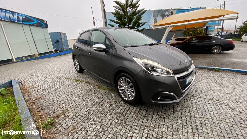 Peugeot 208 1.2 PureTech Signature - 4