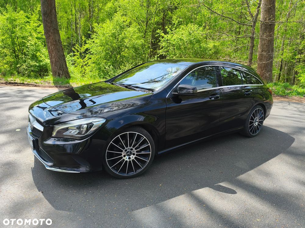 Mercedes-Benz CLA 180 AMG Line - 1