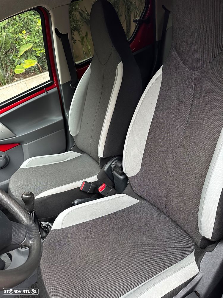 Toyota Aygo Black - 16