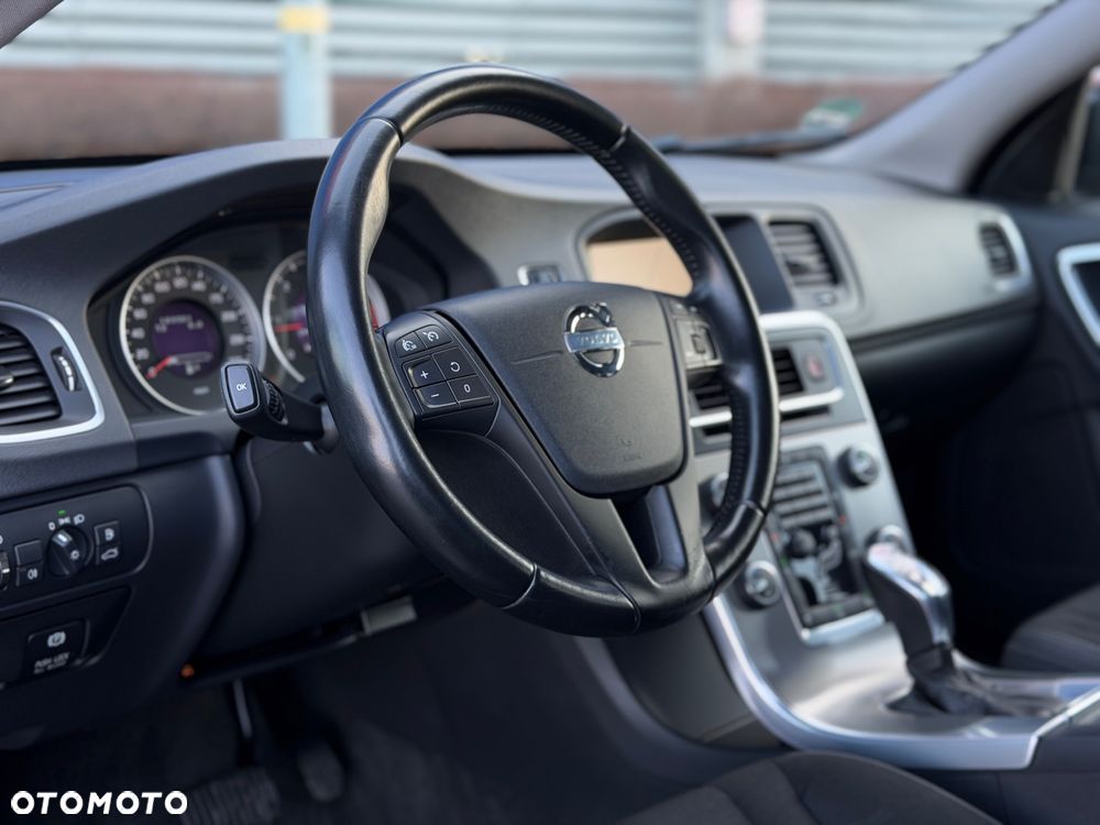 Volvo V60 D3 Summum - 14