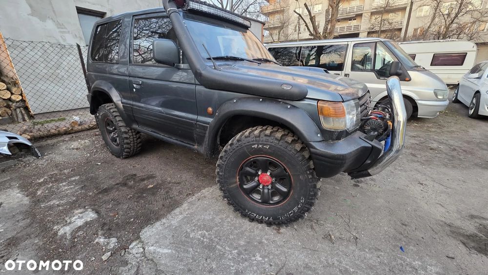Mitsubishi Pajero - 1