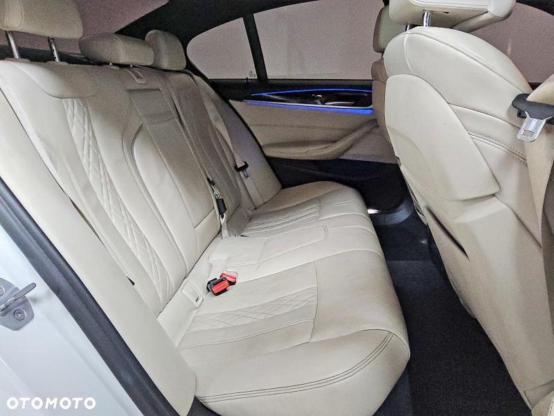 BMW Seria 5 540i xDrive - 7