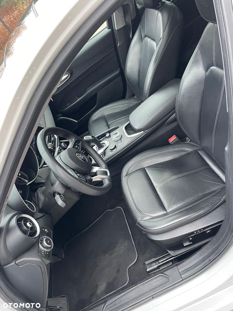 Alfa Romeo Giulia 2.0 Turbo 16V AT8 Veloce - 5