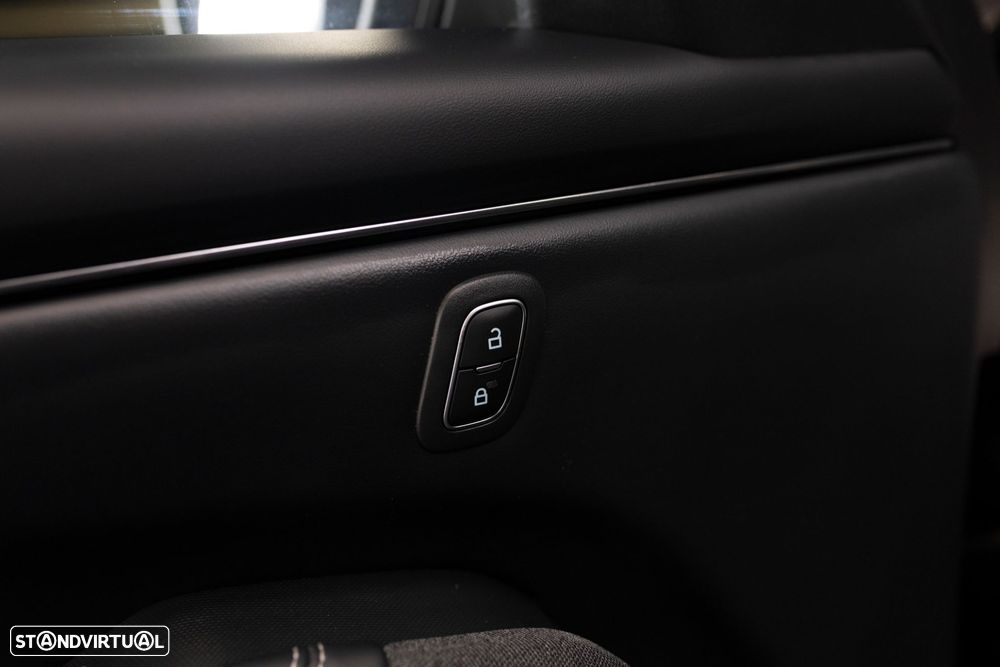 Ford Mustang Mach-E Standard - 32