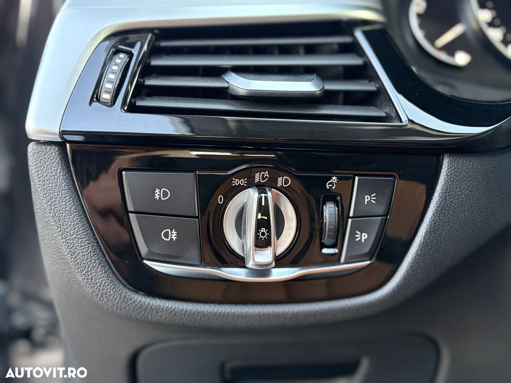 BMW Seria 5 520i Aut. - 32