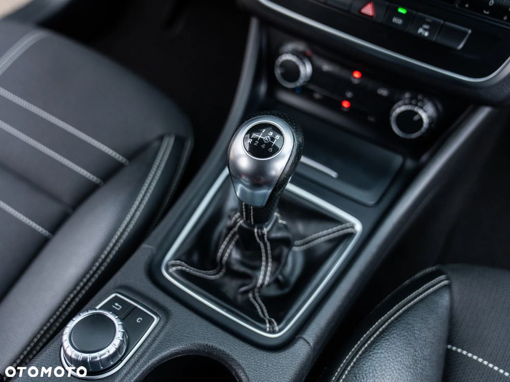 Mercedes-Benz CLA 200 d Urban - 35