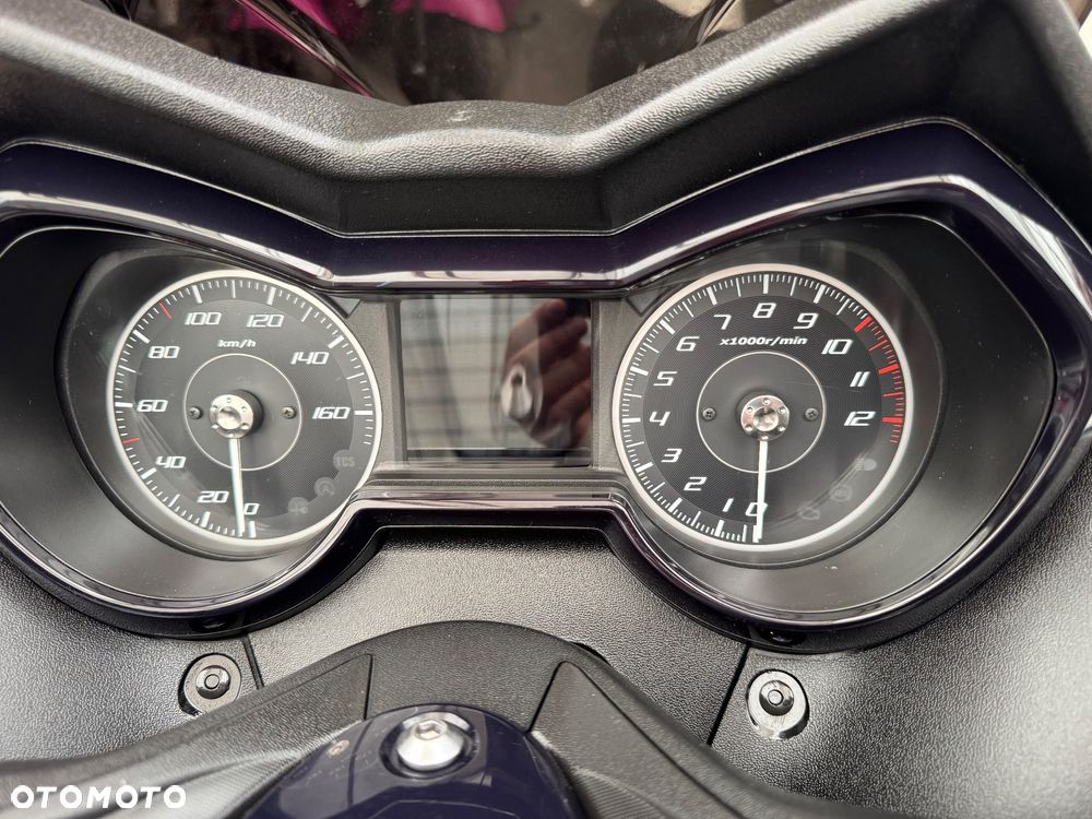Yamaha X-max - 9