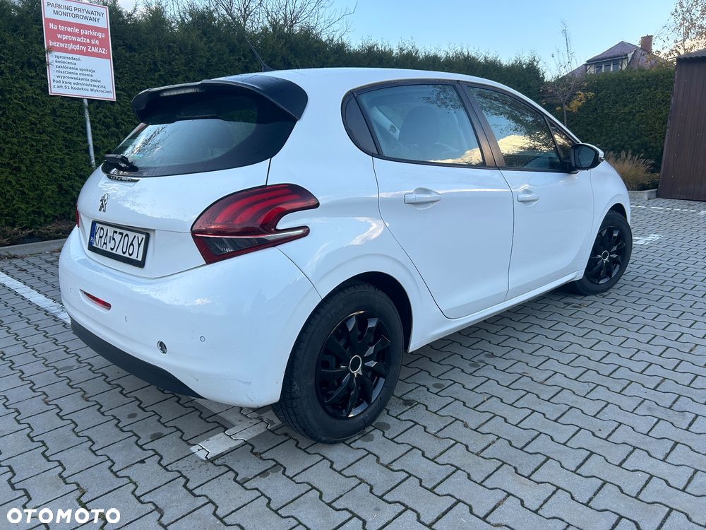 Peugeot 208 2015 photo 3