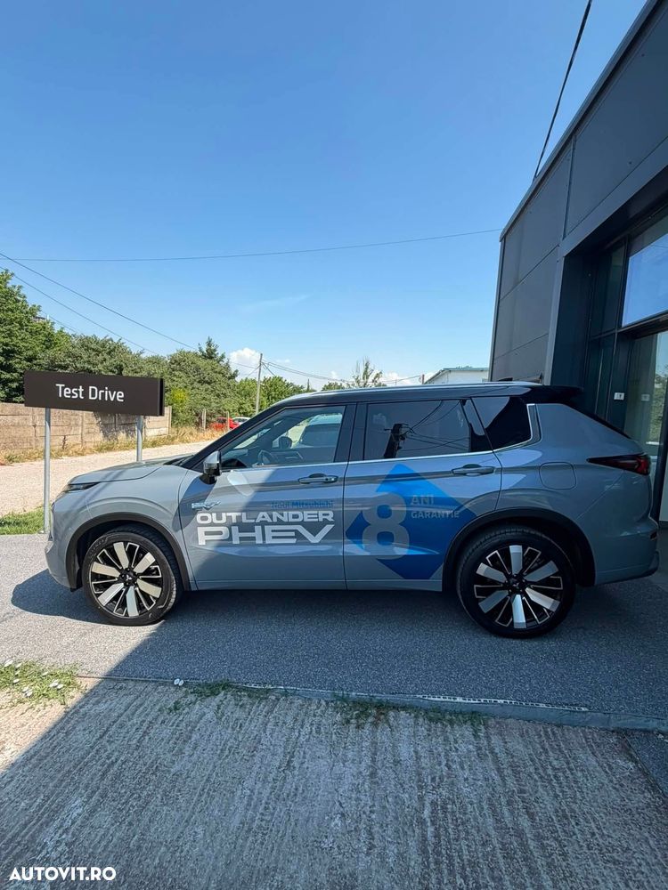 Mitsubishi Outlander 2.4 L 4X4 PHEV Instyle Ultimate - 4