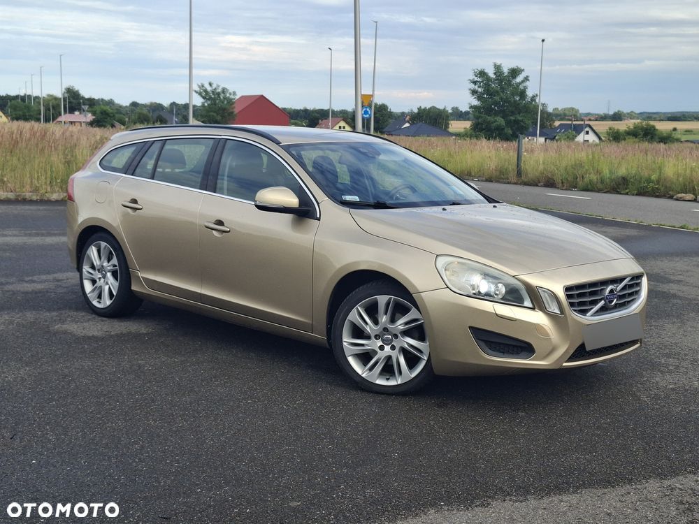 Volvo V60 D3 R-Design - 1