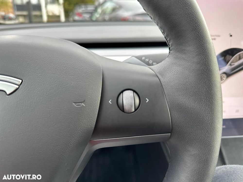 Tesla Model 3 - 35