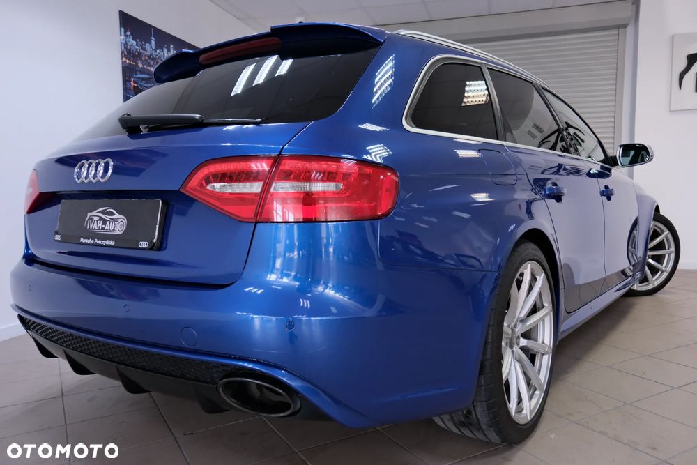 Audi RS4 Avant Standard - 17