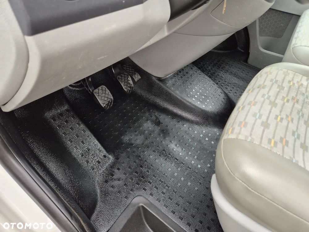 Volkswagen T5 LIFT - 19