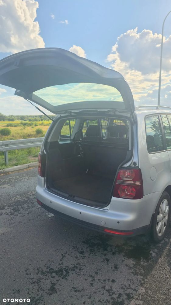Volkswagen Touran - 5
