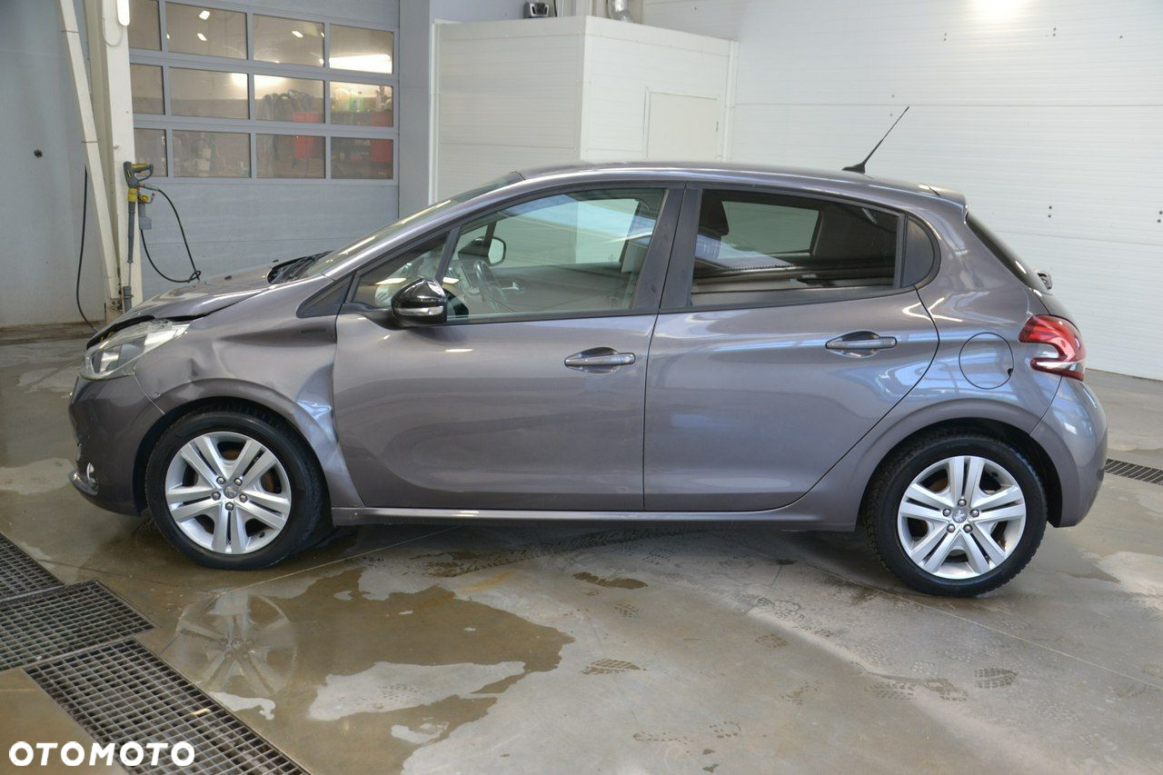 Peugeot 208 - 4
