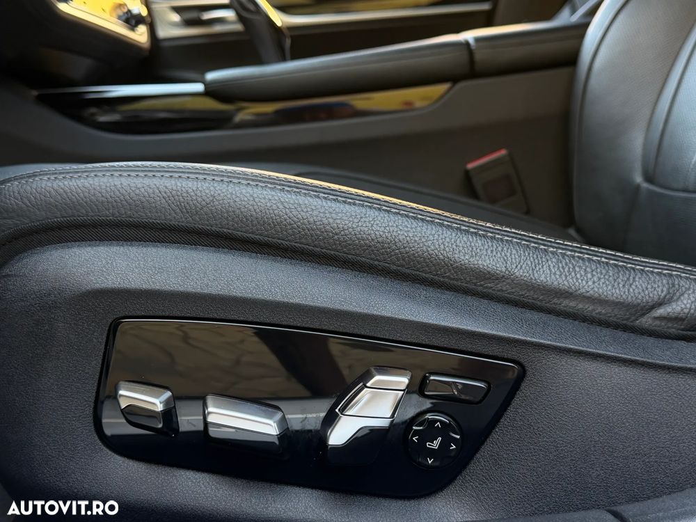 BMW Seria 7 745e - 28