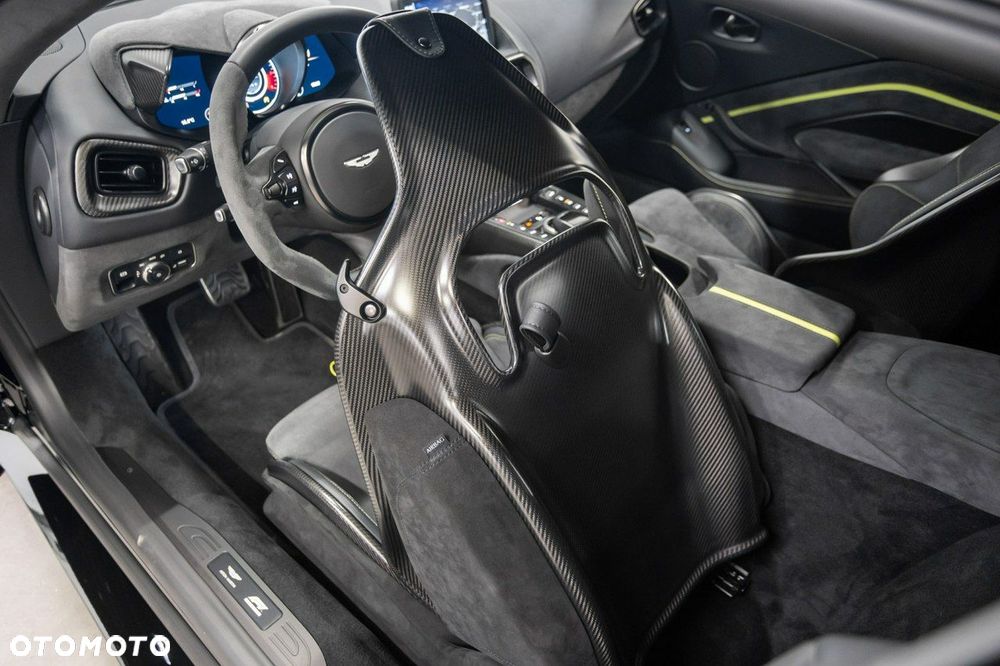 Aston Martin Vantage - 27