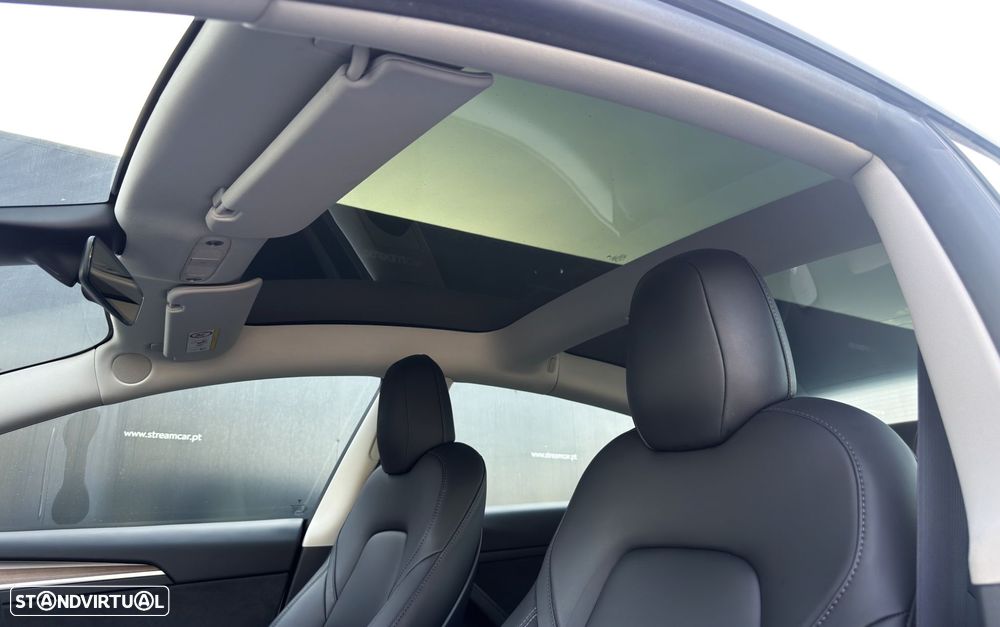 Tesla Model 3 - 32