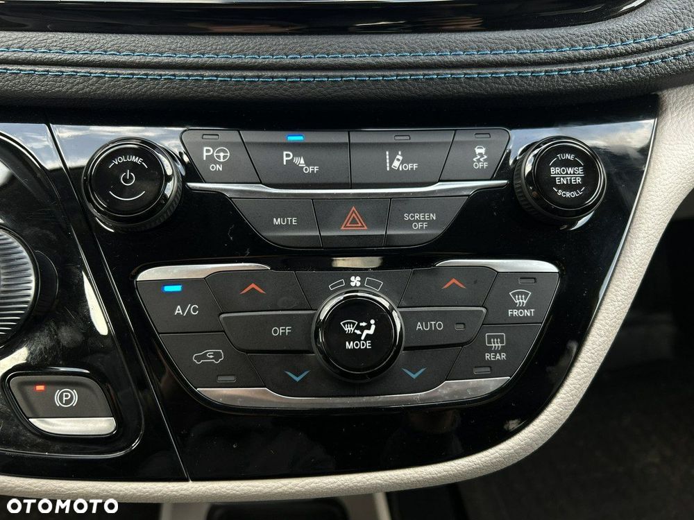 Chrysler Pacifica - 27