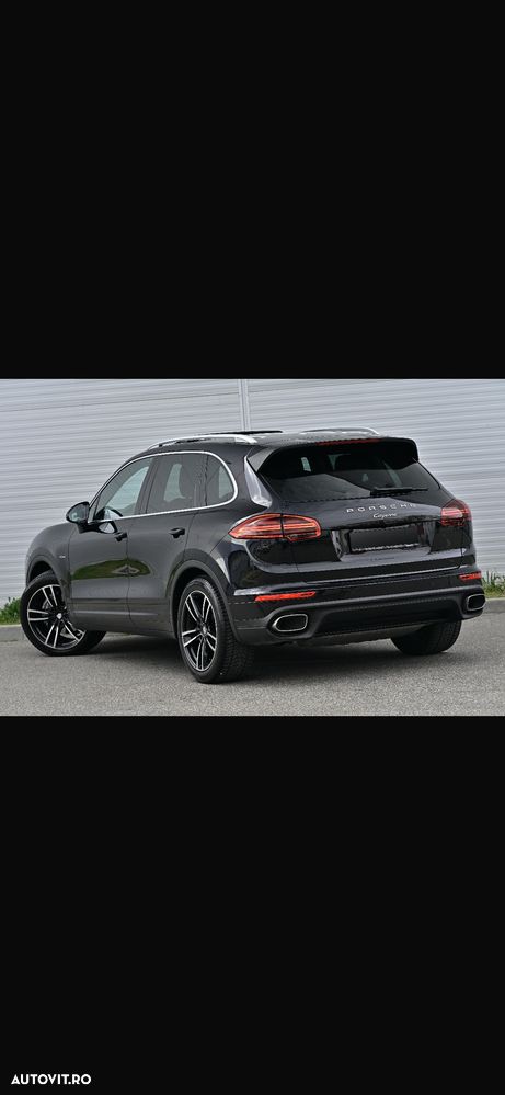 Porsche Cayenne 3.0 L - 4