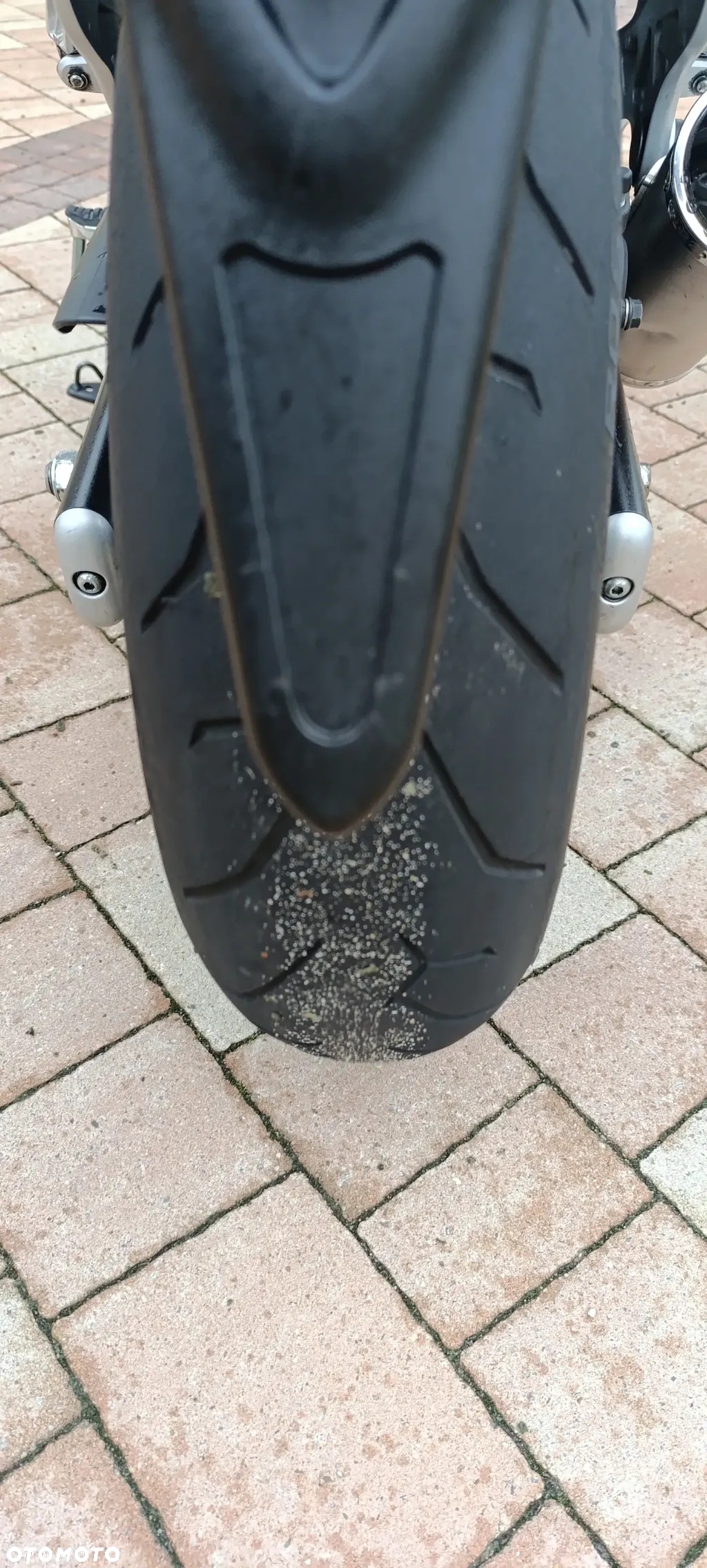 Suzuki GSR - 32