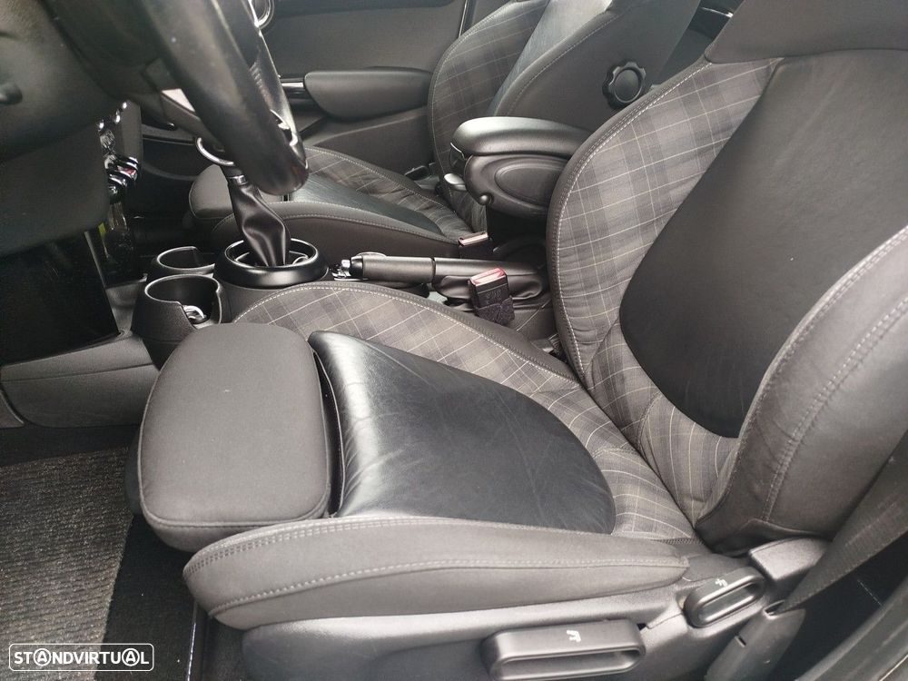 MINI 5 Portas Cooper D Auto - 25