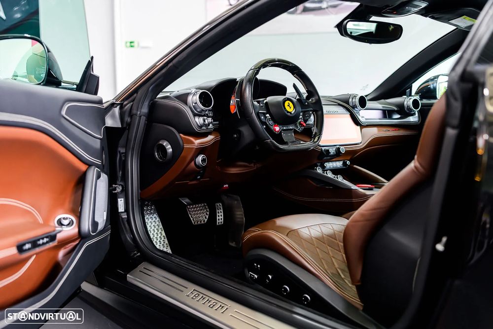 Ferrari GTC4 Lusso - 21