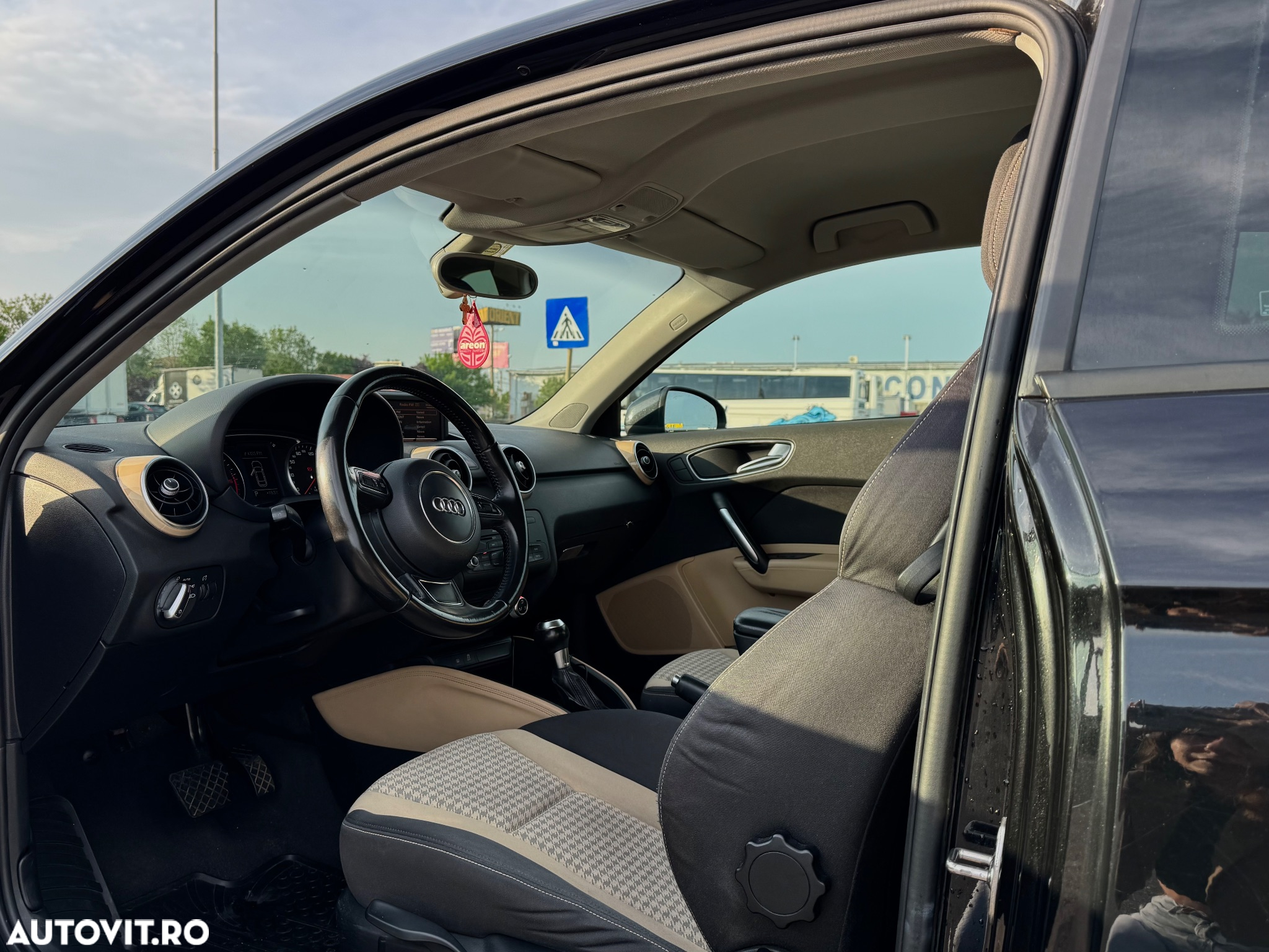 Audi A1 1.6 TDI S tronic Attraction - 5