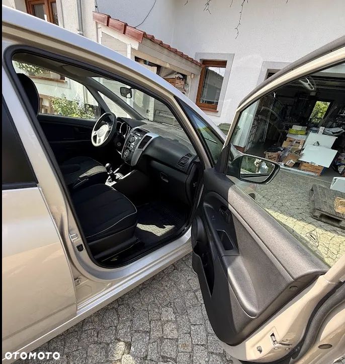 Kia Venga 1.6 L - 12