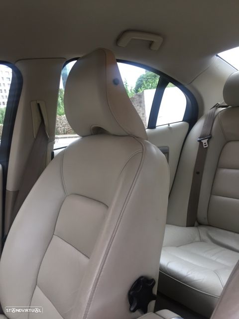 Volvo S80 2.4 D5 Momentum - 4