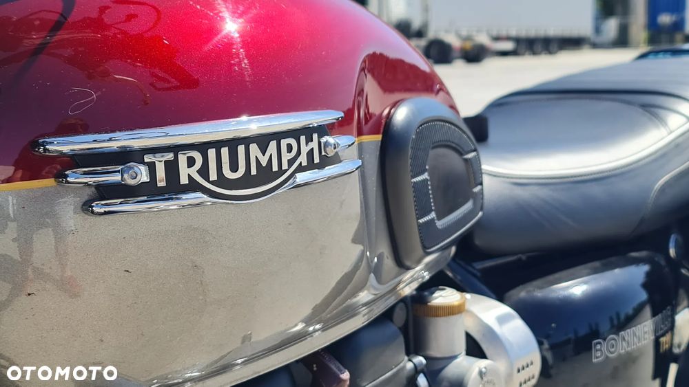 Triumph Bonneville - 20