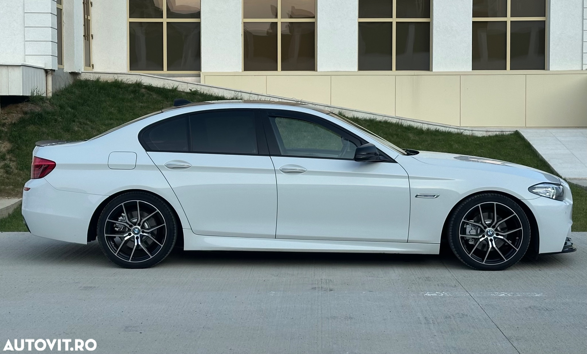 BMW Seria 5 520d xDrive - 5