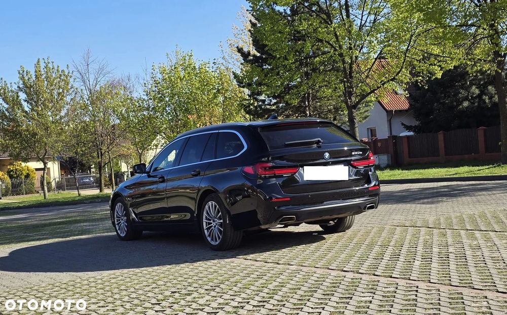 BMW Seria 5 530e Luxury Line sport - 13