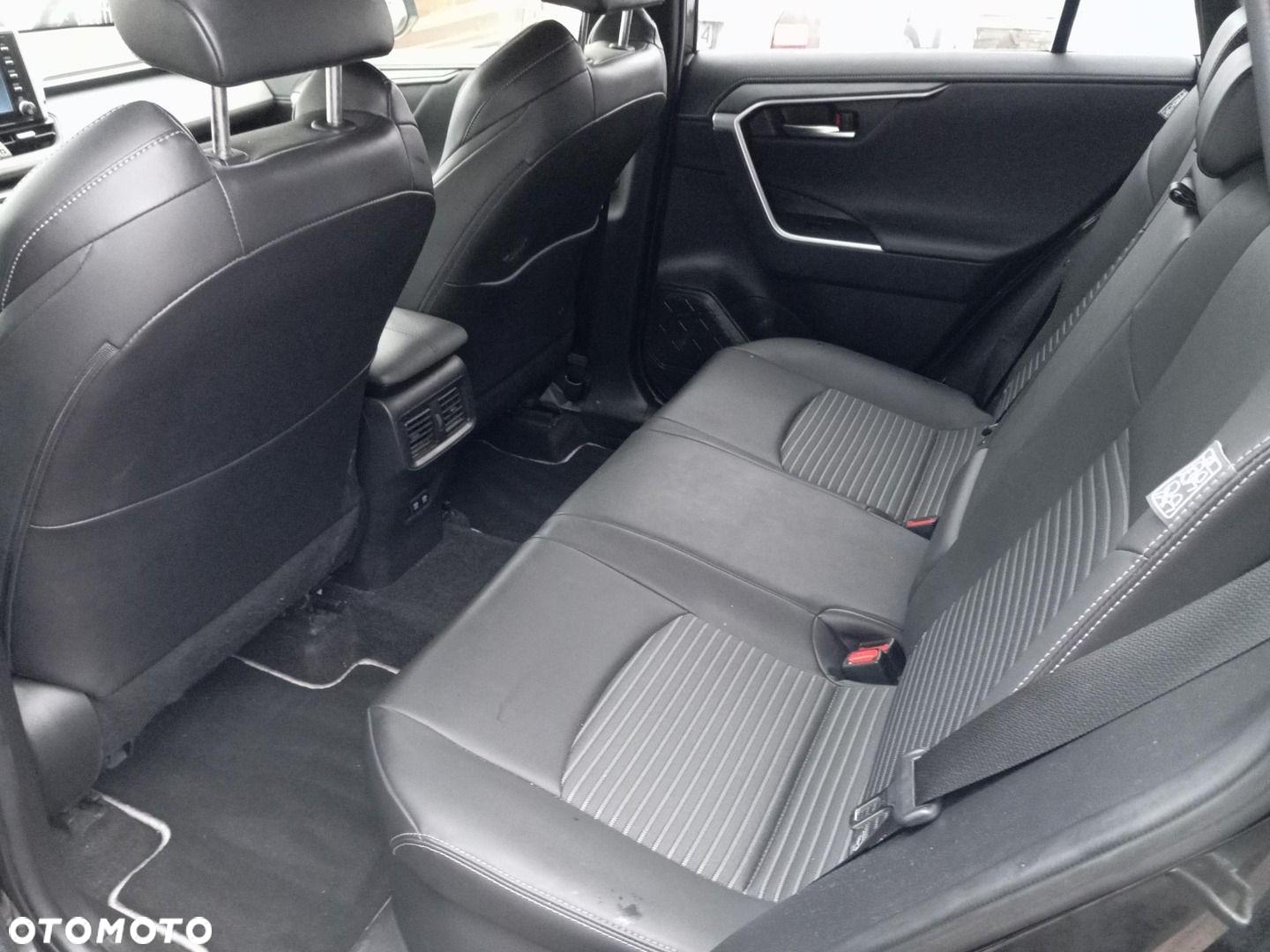 Toyota RAV4 2.5 Hybrid Black Edition by JBL 4x4 - 11