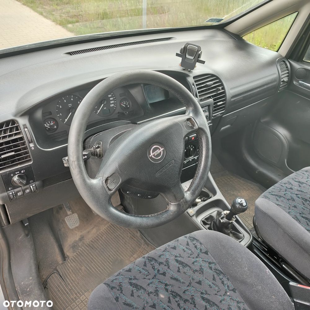Opel Zafira 1.8 16V Comfort - 2