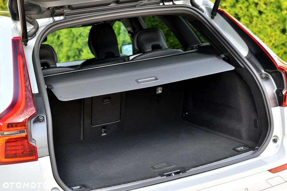 Volvo XC 60 B5 B AWD Plus Dark - 20
