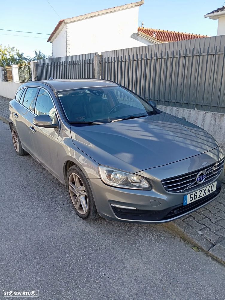 Volvo V60 D6 Plug-In-Hybrid AWD Geartronic Momentum - 1