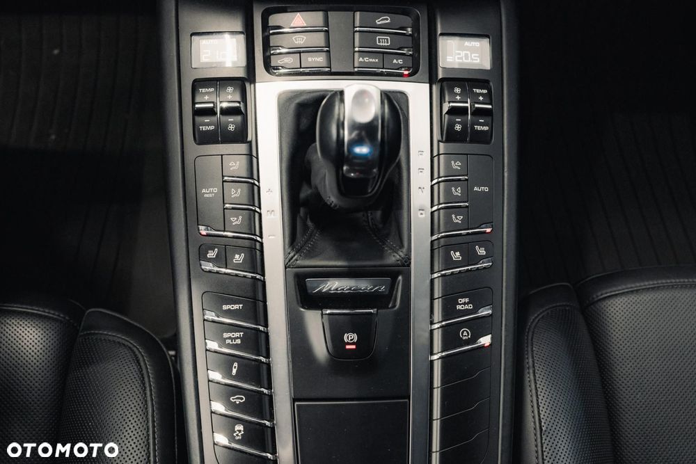 Porsche Macan Turbo - 22