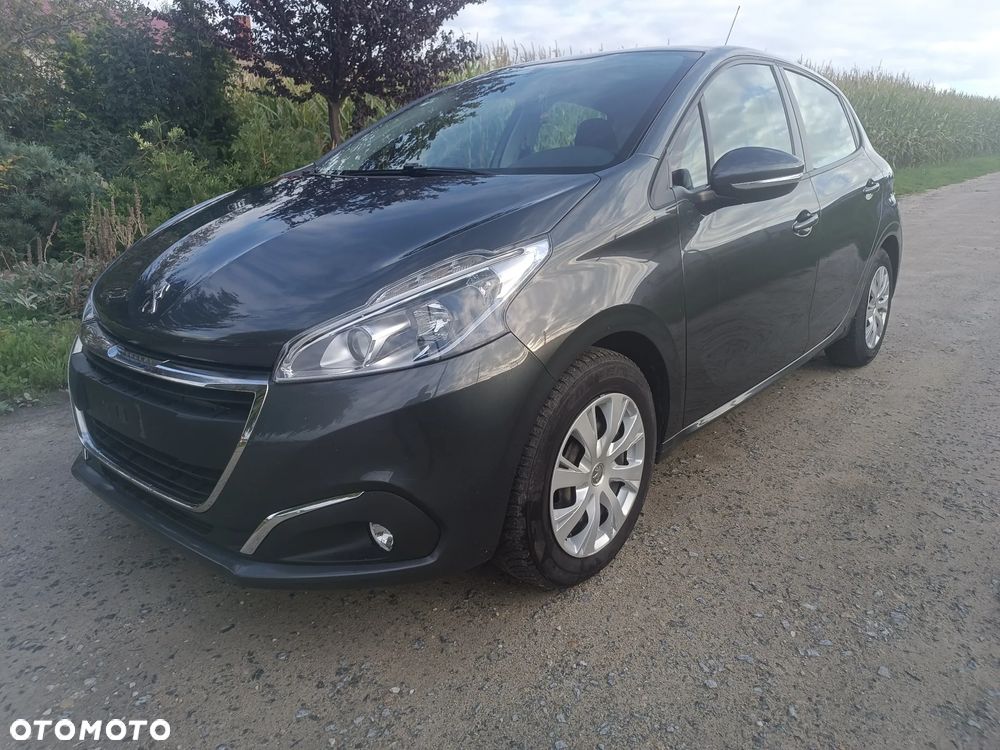 Peugeot 208 - 1