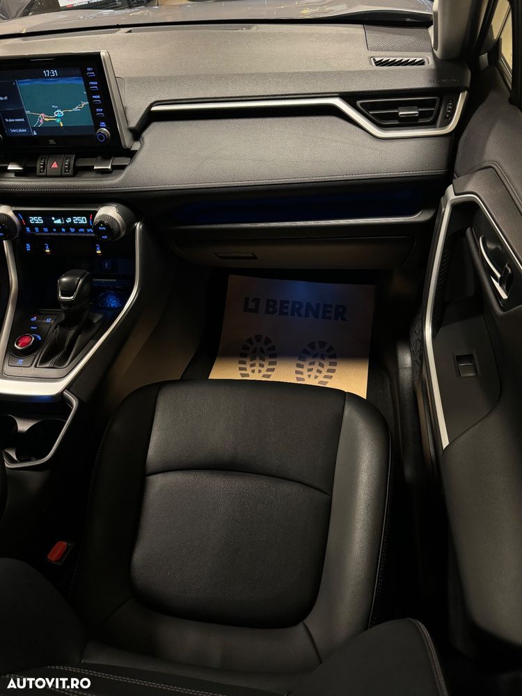 Toyota RAV4 2.5 4x4 Hybrid Team Deutschland - 13