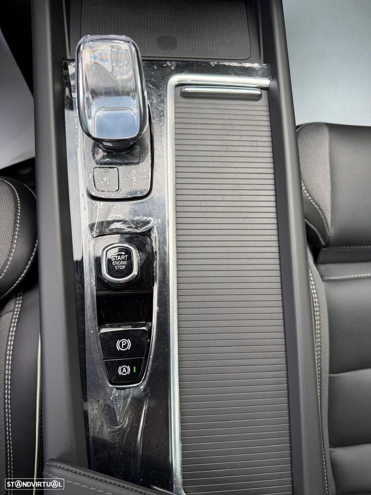 Volvo XC 60 T6 AWD Recharge Plus Black Edition - 27