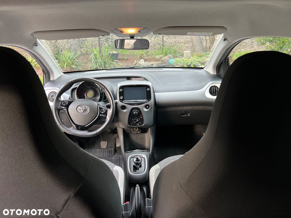 Toyota Aygo x.shift x-play connect - 16