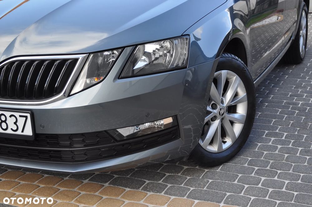 Skoda Octavia 1.6 TDI DSG Premium Edition - 1