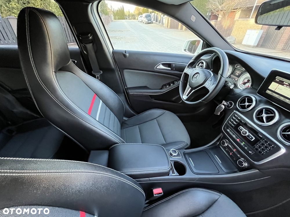 Mercedes-Benz Klasa A 180 7G-DCT Activity Edition - 15