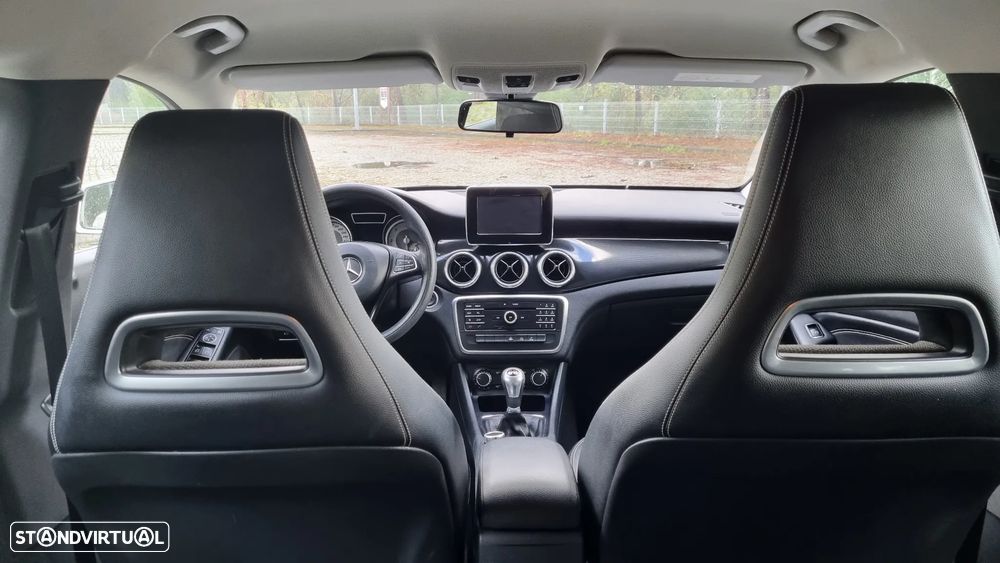 Mercedes-Benz CLA 180 d Shooting Brake - 12