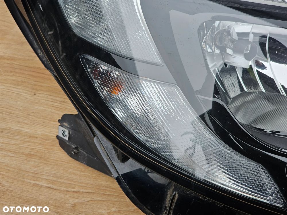 LAMPA PRAWY PRZÓD PRAWA PRZEDNIA OPEL CORSA E EUROPA 39108223 - 5