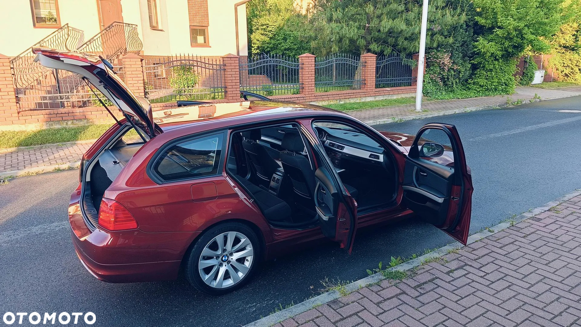 BMW Seria 3 318i Touring - 13