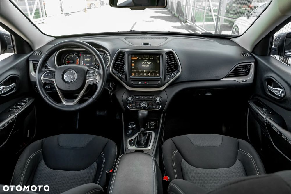 Jeep Cherokee - 27