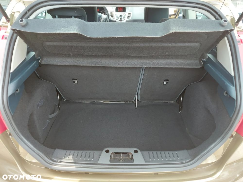 Ford Fiesta 1.4 Autom Champions Edition - 26