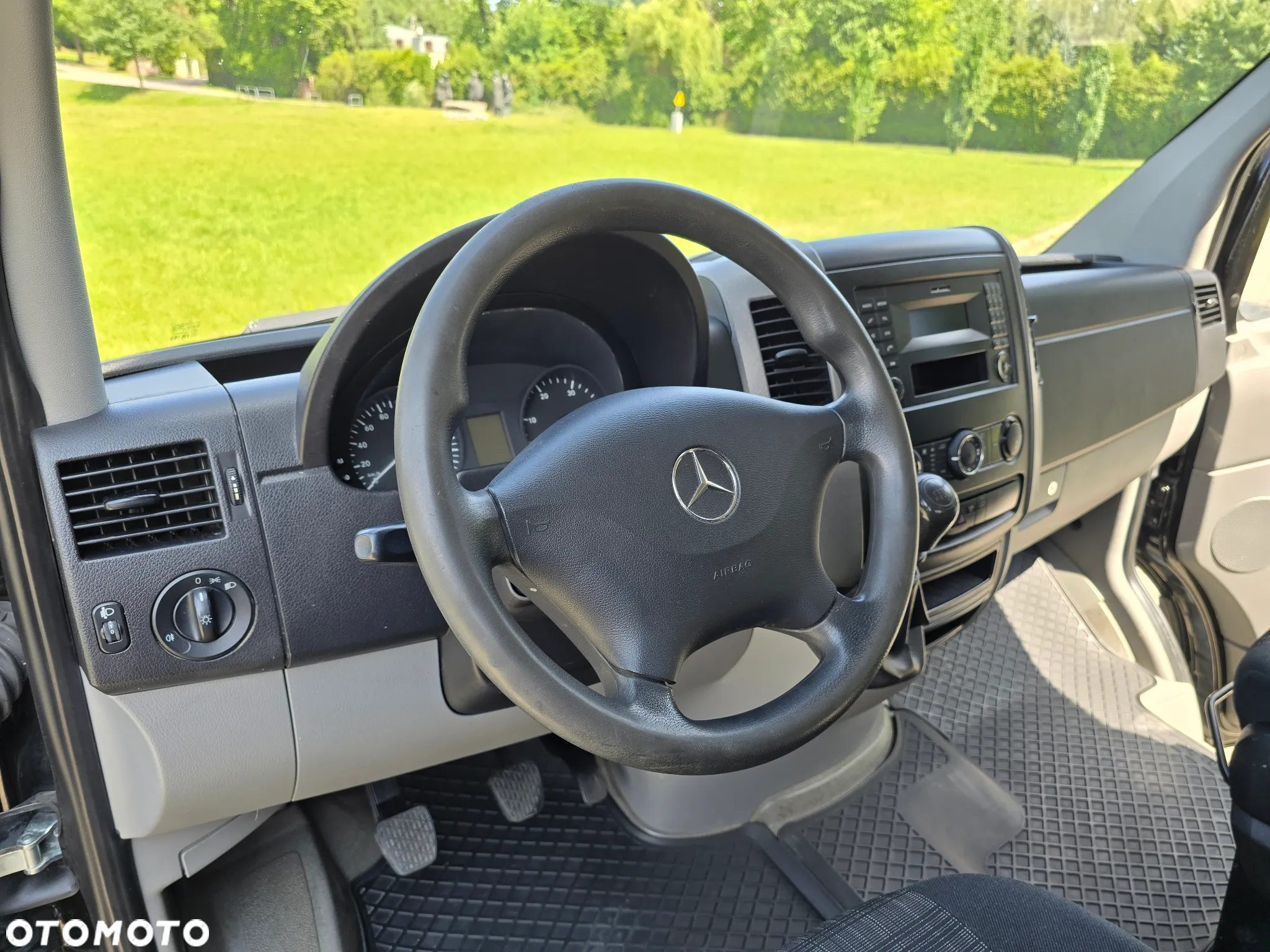 Mercedes-Benz Sprinter - 13